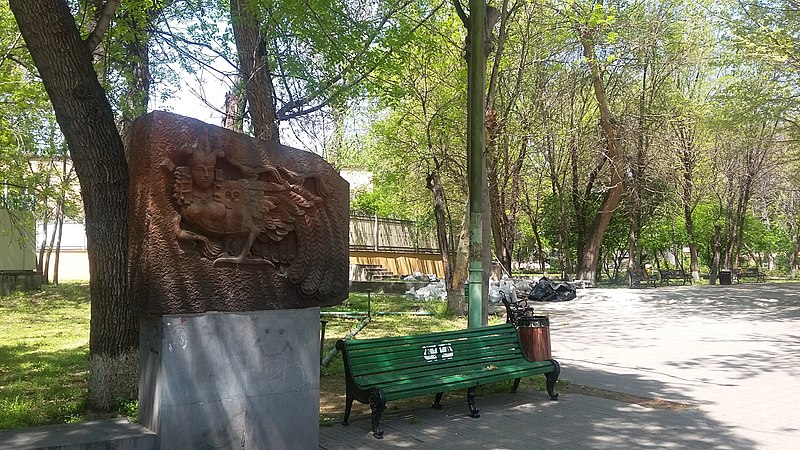 File:English Park of Yerevan 09.jpg