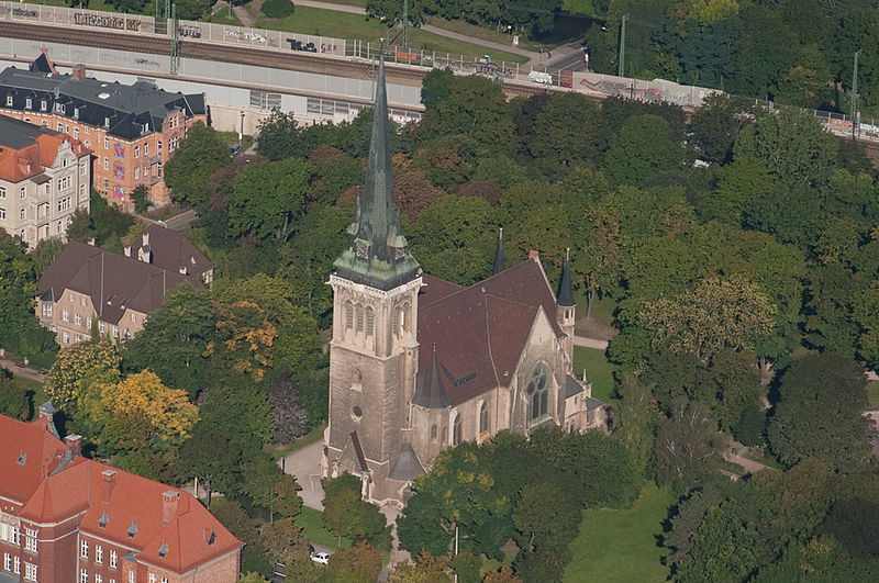 File:Erfurt Thomaskirche Luftbild.jpg