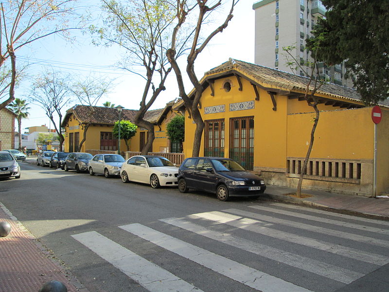 File:Escuela María Auxiliadora, Málaga1.jpg