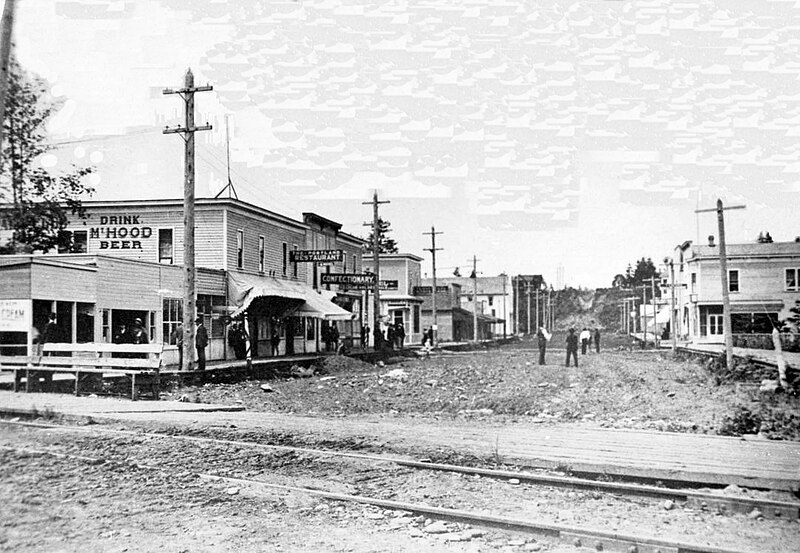 File:Estacada Broadway circa 1915.jpg