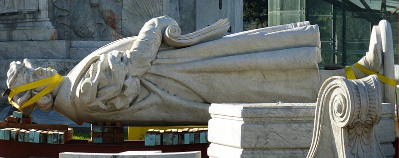 File:Estatua de Cristóbal Colón en proceso de restauración - Buenos Aires.jpg