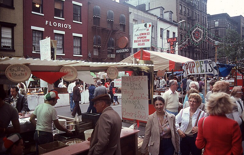 File:Feast of San Gennaro NYC.jpg