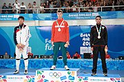 Deutsch: Fechten bei den Olympischen Jugend-Sommerspielen 2018: Tag 1, 7. Oktober 2018, Jungen, Säbel, Siegerehrung - Gold: Krisztián Rabb (HUN), Silber: Hyun Jun (KOR), Bronze: Mazen Elaraby (EGY); Medaillen überreicht durch IOC-Mitglied Britta Heidemann, Maskottchen überreicht durch FIE-Generalsekretär Emmanuel Katsiadakis English: Fencing at the 2018 Summer Youth Olympics at 7 October 2018 – Boys' sabre Medal ceremony – Gold: Krisztián Rabb (HUN), Silver: Hyun Jun (KOR), Bronze: Mazen Elaraby (EGY); Medal presenter: IOC member Britta Heidemann, Mascot presenter: FIE Secretary General Emmanuel Katsiadakis