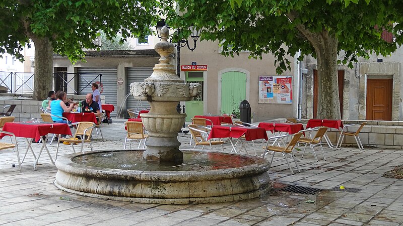 File:Fontaine publique d'Orange.jpg