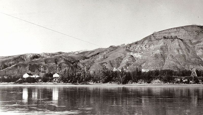 File:Fort Dunvegan on the Peace River.jpg