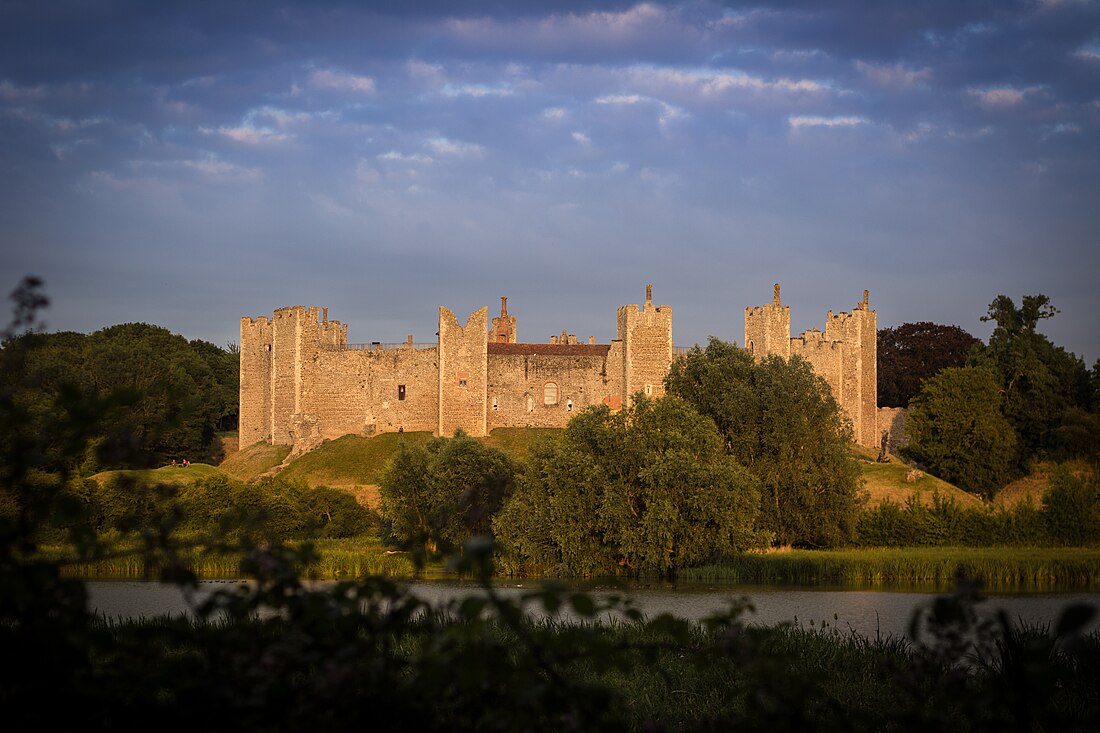 File:Framlingham Castle Sunset.jpg