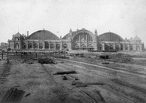 Main Hauptbahnhof Frankfurt: Lage, Geschichte, Architektur