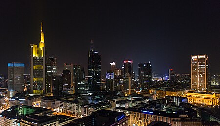 Tập tin:Frankfurt Skyline bei Nacht.Osten.20140330.jpg