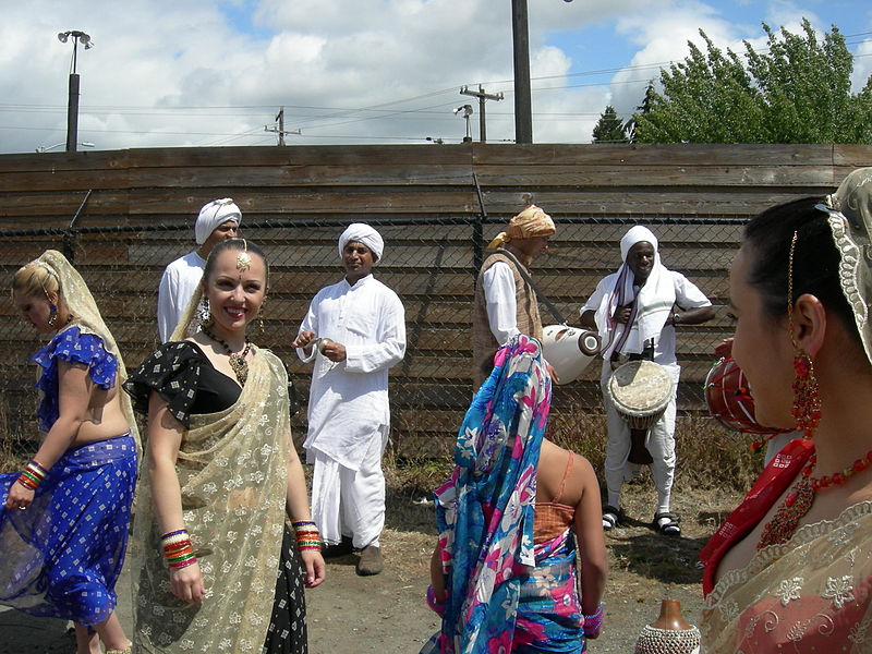 File:Fremont Fair 2007 pre-parade 08.jpg