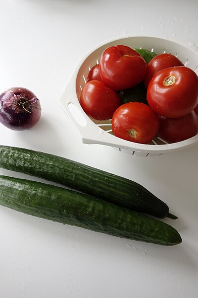 File:Fresh Tomatoes, Green Pepper, Red Onion, and English Cucumbers (8737976144).jpg