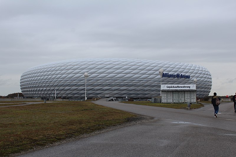File:Fußball Arena Extérieur Munich 5.jpg