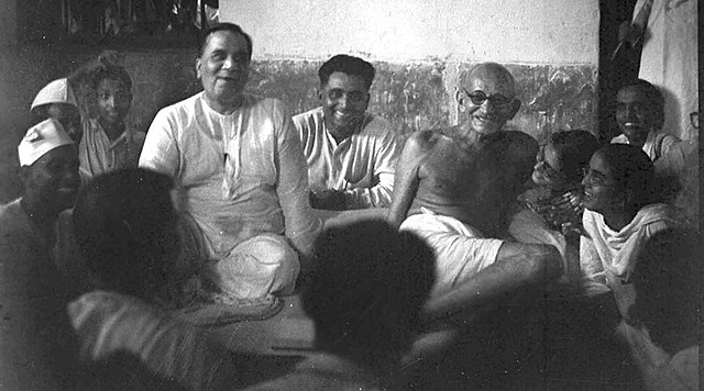 Huseyn Shaheed Suhrawardy, left, prime minister of Bengal (1946–1947) and later prime minister of Pakistan, and Mahatma Gandhi during their 73-hour fa