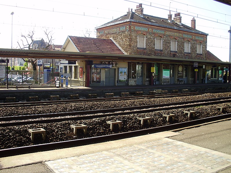 File:Gare de Villeneuve-le-Roi 03.jpg