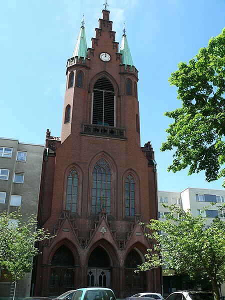 File:Gesundbrunnen Ruppiner Straße Friedenskirche.JPG
