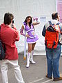 Italiano: La cosplayers Giorgia Vecchini posa per i fan a Lucca 2006.