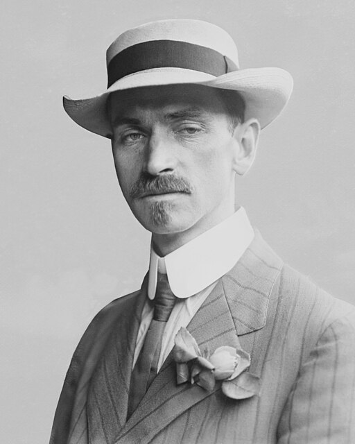 Glenn Curtiss - 1909 (cropped)