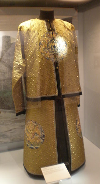 File:Gold brocade Qing armor HKMCD.JPG