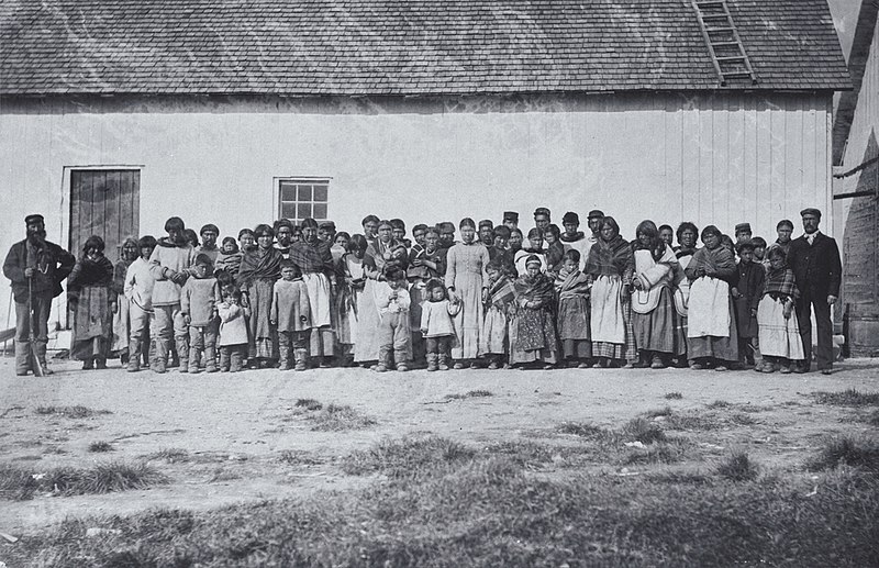 File:Group of Inuit, Fort Chimo (2243).jpg