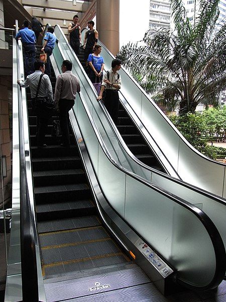 File:HK 上環 Sheung Wan 新紀元廣場 Grand Millennium Plaza escalators visitors June-2012.JPG