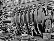 Ouvriers travaillant sur la turbine