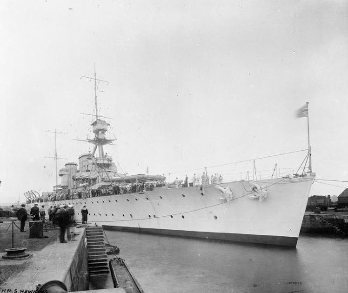 File:HMS Hawkins quayside.jpg