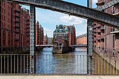 Hamburg, Speicherstadt, Wasserschloss -- 2016 -- 2944-50.jpg