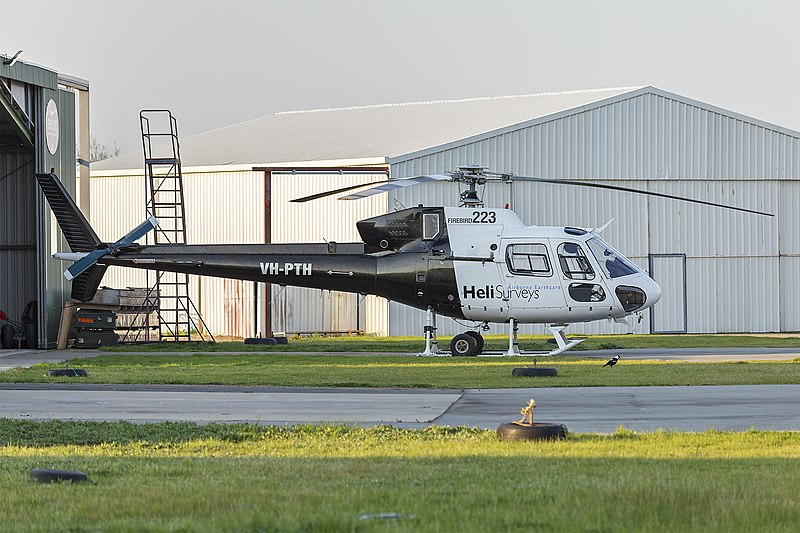 File:Heli Surveys (VH-PTH) Aérospatiale AS 350BA Ecureuil at Wagga Wagga Airport.jpg