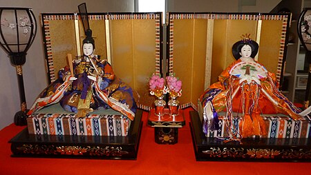 HinaDolls-Emperor-Empress-topplatform2011.jpg