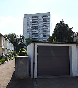 Hochhaus in Ludwigsfeld, gesehen von der Königsberger Straße