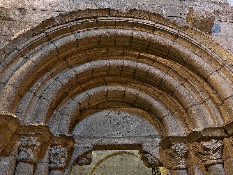 Iglesia del Monasterio de Leyre, crismón.jpg