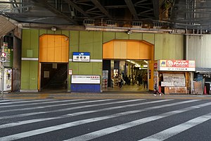 JR Tsuruhashi Station central entrance.jpg