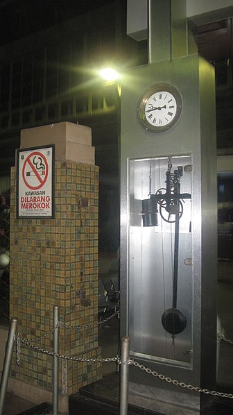 File:Jakarta Kota Clock.jpg