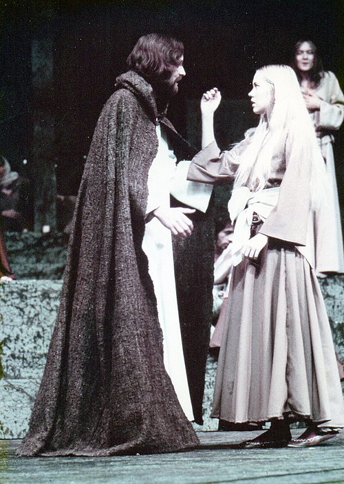 Fältskog with Peter Winsnes in Jesus Christ Superstar in 1972