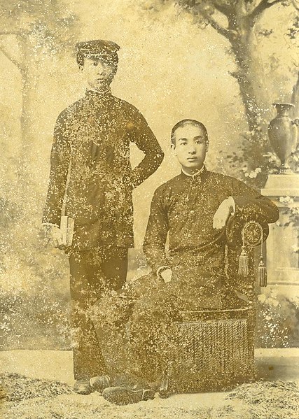 File:Jiang Zhen-xiang and Jiang Rui-jin in uniform.jpg