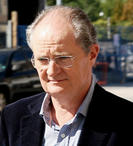 Jim Broadbent, who was originally considered to play Del Boy, made three appearances as DCI Roy Slater.