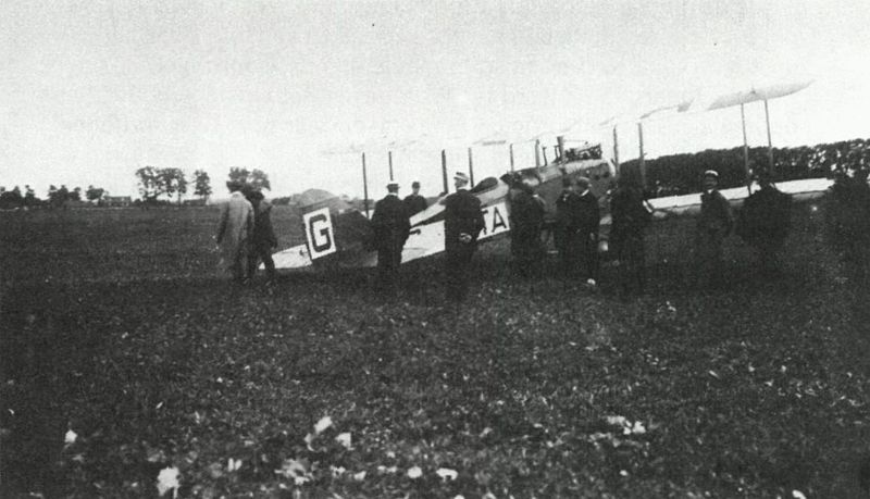 File:KLM postvliegtuig op Waalhaven, 26 juli 1920.jpg