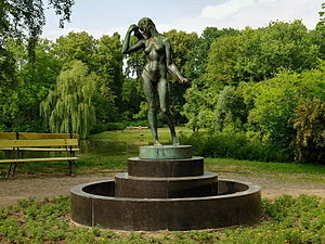 Niewska's sculpture "Kapiaca sie (Bathing)" in Skaryszewski Park, Warsaw Kapiaca sie Park Skaryszewski Warszawa.jpg