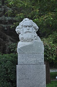 Karl Marx bust Chisinau.jpg