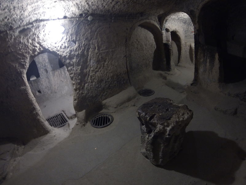 File:Kaymakli underground city 8981 Nevit.jpg