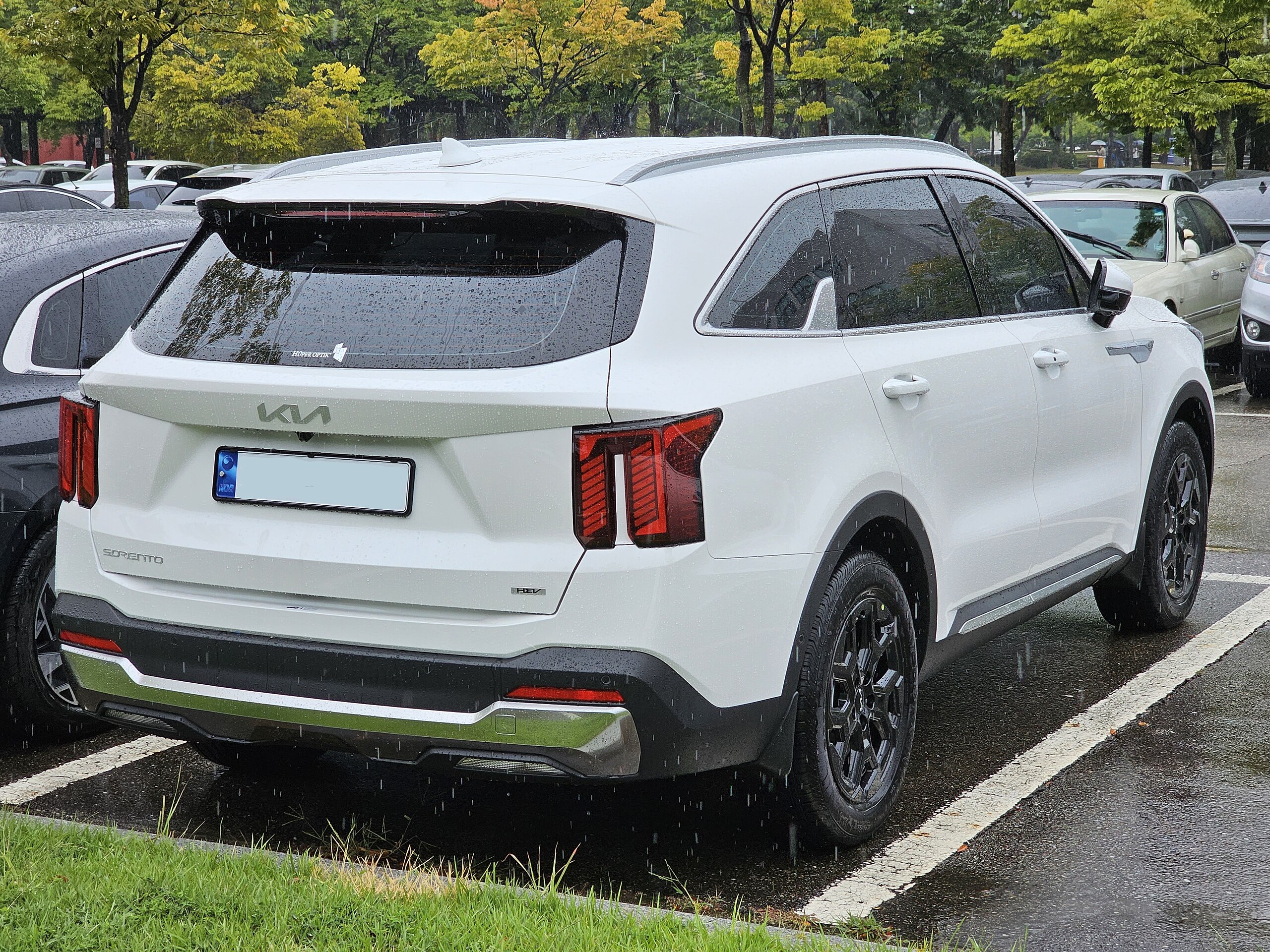 File:Kia Sorento Hybrid MQ4 HEV PE Snow White Pearl (13).jpg