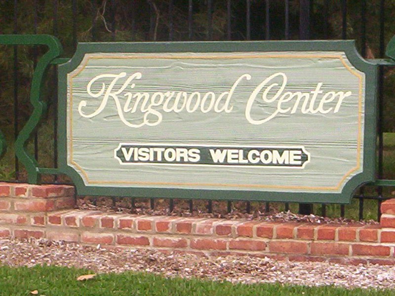 File:Kingwood Center Welcome.jpg