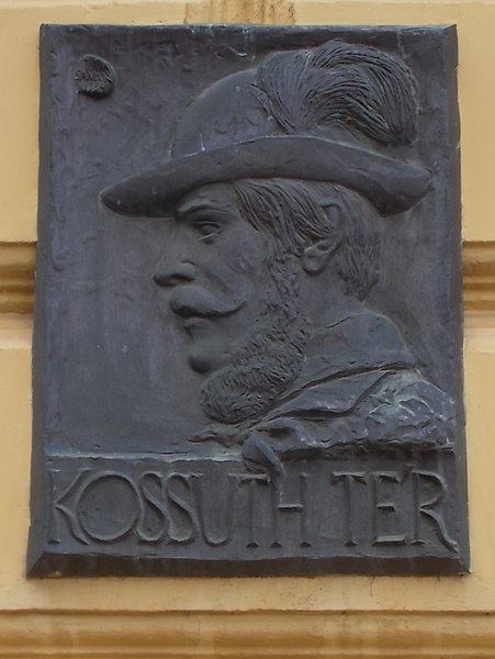 File:Kossuth tér dombormű (Tóth Sándor, 1984), 2017 Nyíregyháza.jpg