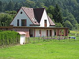 Čeština: Nový dům ve vsi Krámský. Okres Praha-východ, Česká republika. English: New house in Krámský village, Prague-East Distrct, Czech Republic.