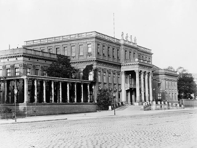 Kronprinzenpalais zwischen 1860 und 1890