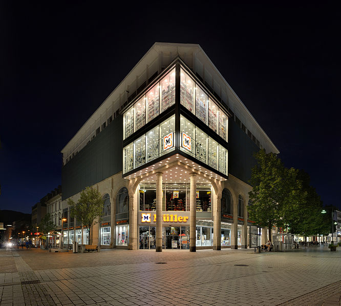 File:Lörrach - Müller-Markt abends.jpg