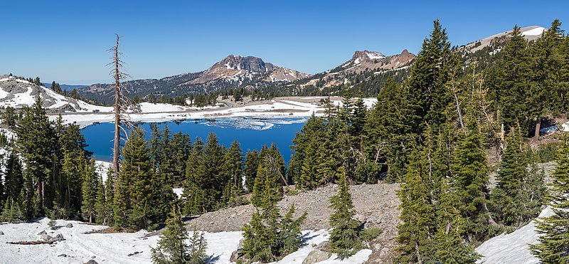 File:Lake Helen, Lassen Volcanic National Park, in June 2020.jpg