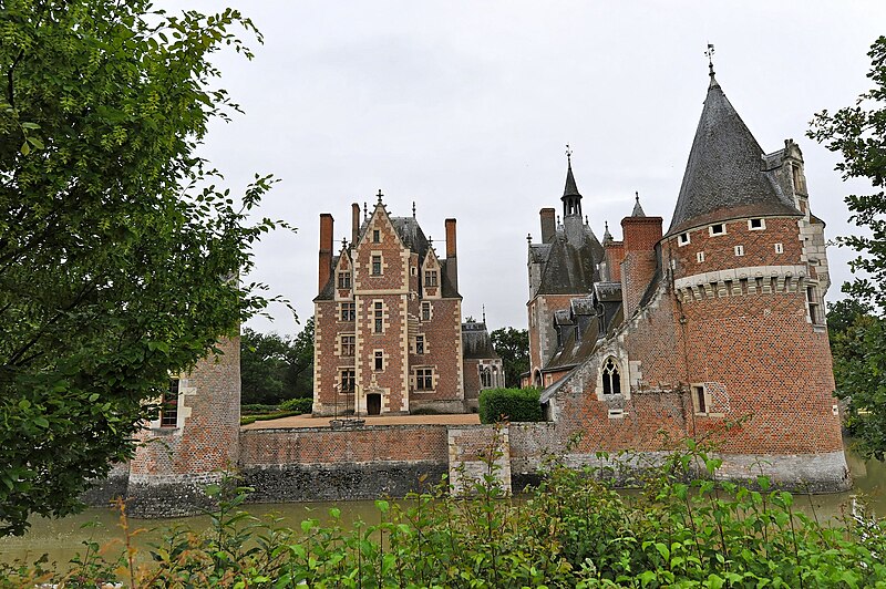 File:Lassay Sur Croisne - Le Château du Moulin 04.jpg