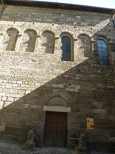 File:Le Puy-en-Velay Baptistère Saint-Jean.JPG