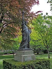 Statyn i Jardin du Luxembourg (2012).