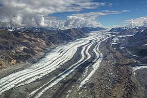 Sammanflödet av Logan Glacier och Walsh Glacier
